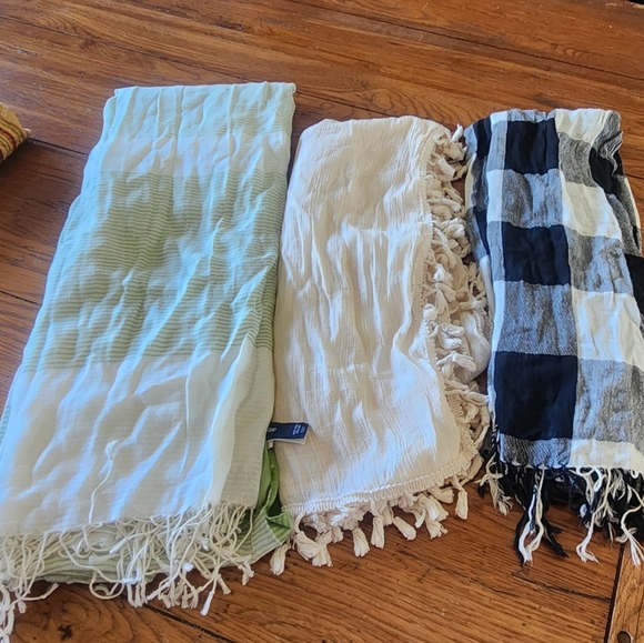 Lot of FOUR scarves - Picture 3 of 7